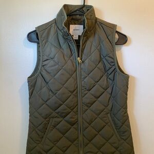 Old Navy Quilted Vest in Army Green